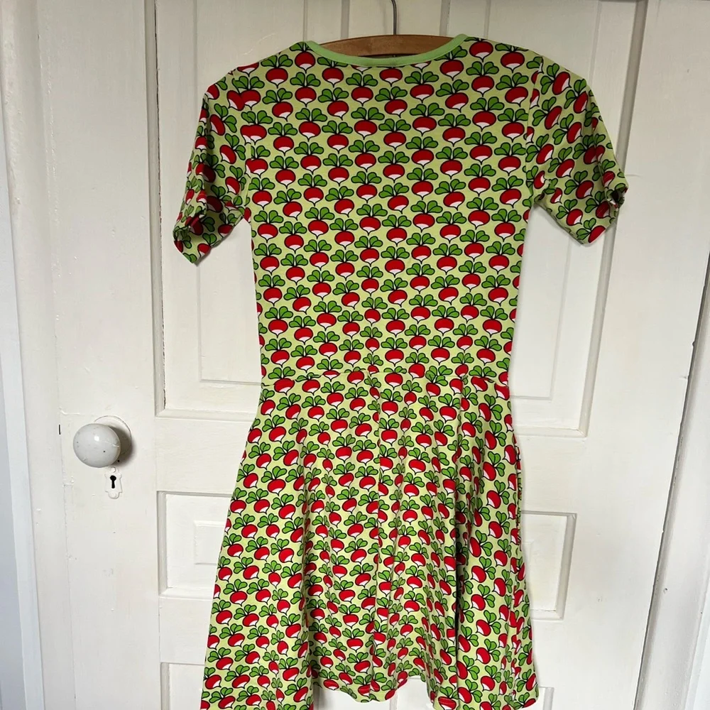 3/$50 ✨ —Duns Short Sleeve Radish Print Dress size 13-14 - Picture 2 of 3